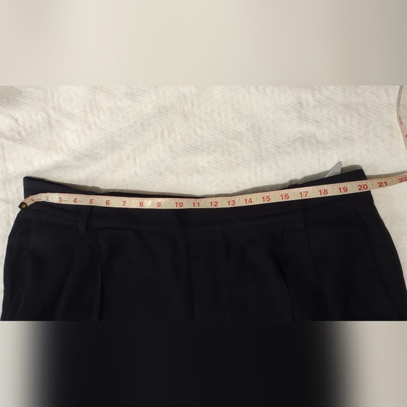 Vince Tapered Pull-On Pants in Black - Picture 3 of 5